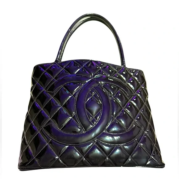 Auth CHANEL medallion tote glossy patent leather Black quilted CC vintage Bag - Picture 9 of 16